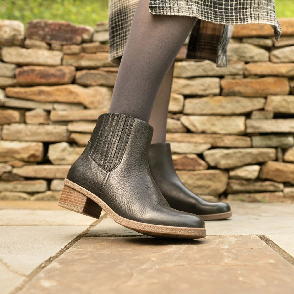 Dansko Daisie Black Waterproof Tumbled