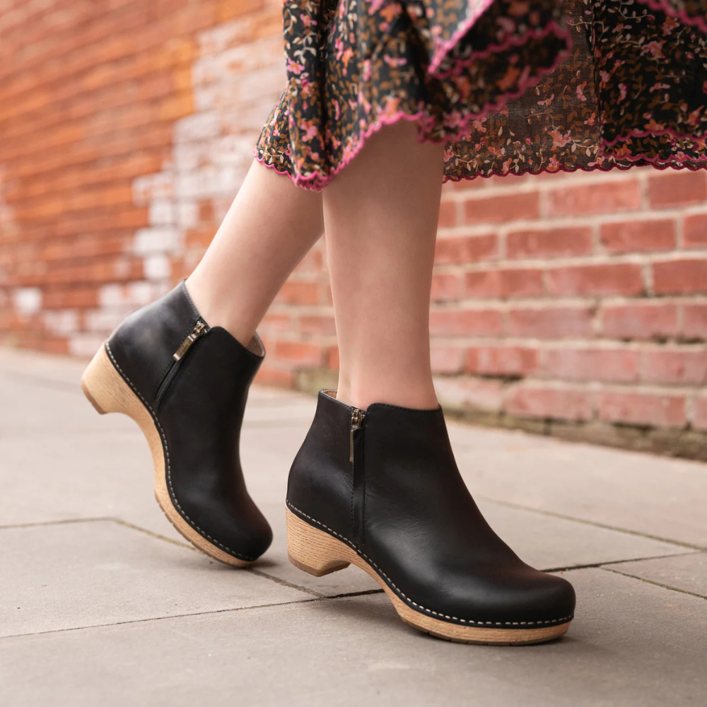 Dansko Lizanne Black Oiled Pull Up