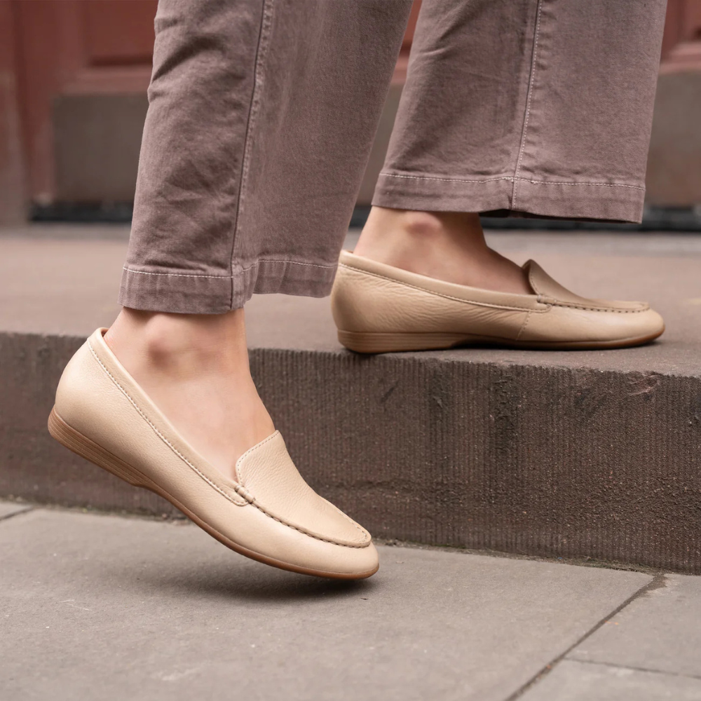 Dansko Lorri Sand Tumbled