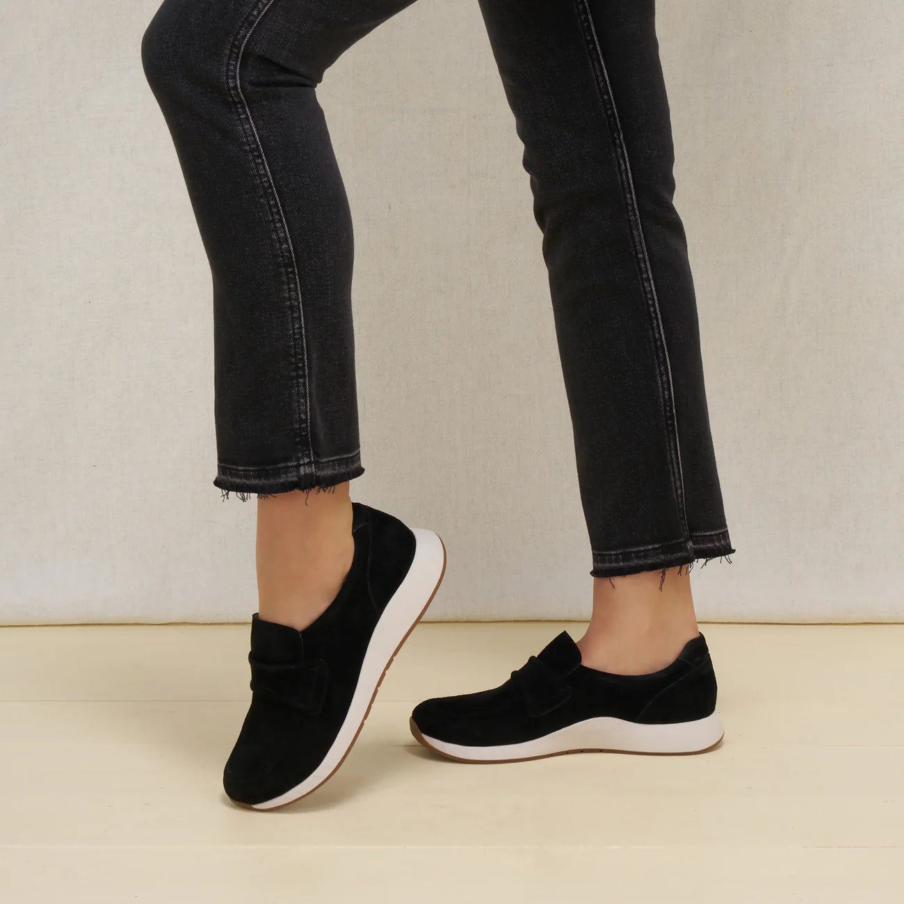 Dansko Clementine Black Nubuck